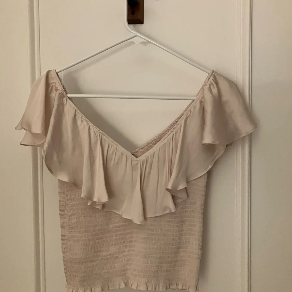 Express Cream Ruffle Blouse - Picture 3 of 4